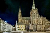 Pražský hrad za úplňku